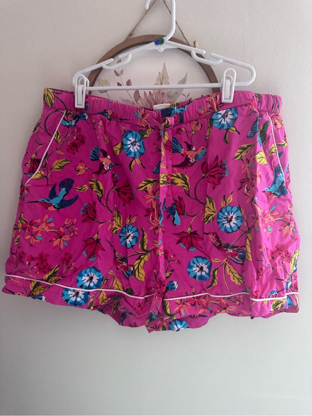 Print fresh Bright Pink Floral Women’s Drawstring Shorts large